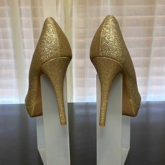 ❗5 For $2️⃣5️⃣ Bundle Sale❗️Olsenboye Gold Glitter Platform Heels - Picture 5 of 9